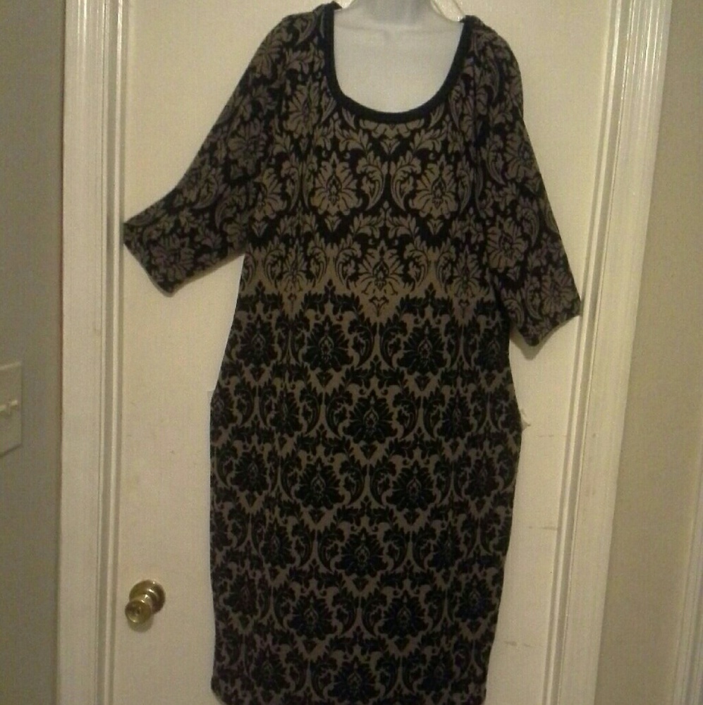 CLASSY REVERSE PAISLEY PATTERN DRESS